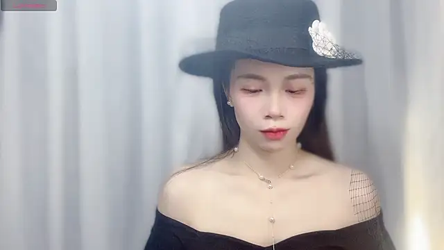 Snapshot of Lynnalltop-165-KeKe chatting on 12/20/25, 02:36 Lynnalltop-165-KeKe online show from 12/20/25, 02:36