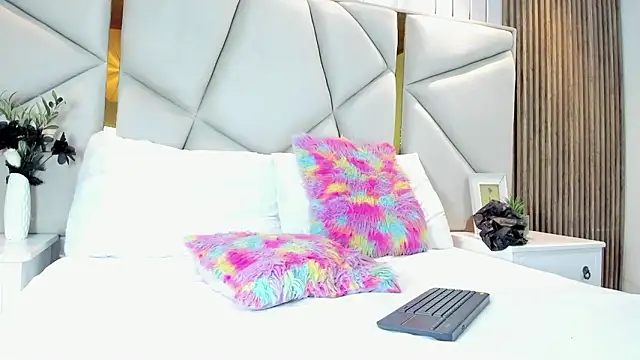 rebeca brown  online show from 03/18/26, 11:35