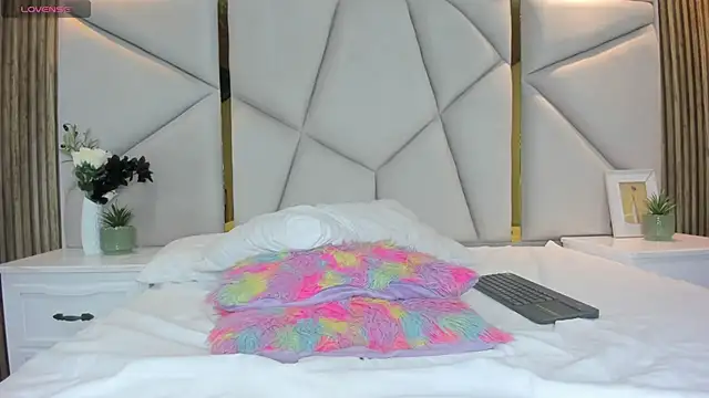 Snapshot of rebeca_brown_ chatting on 04/23/26, 12:29 rebeca brown online show from 04/23/26, 12:29