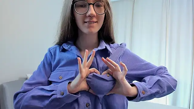 Snapshot of AiFusch chatting on 10/29/25, 08:46 AiFusch online show from 10/29/25, 08:46