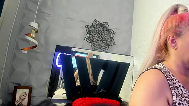 pamela velazco online show from 11/07/25, 01:04