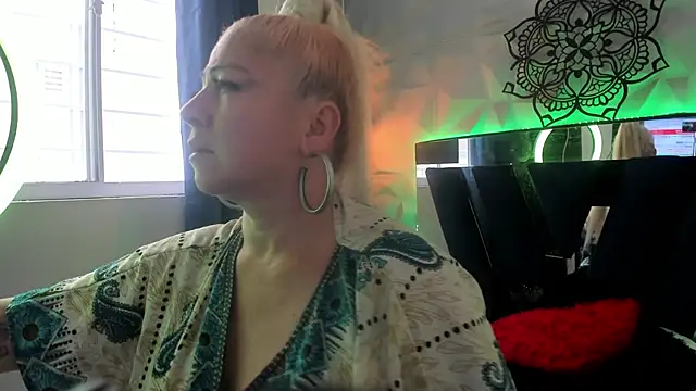 pamela velazco online show from 11/14/25, 01:26