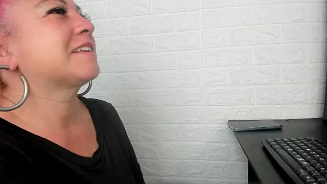 pamela velazco online show from 10/21/25, 12:59