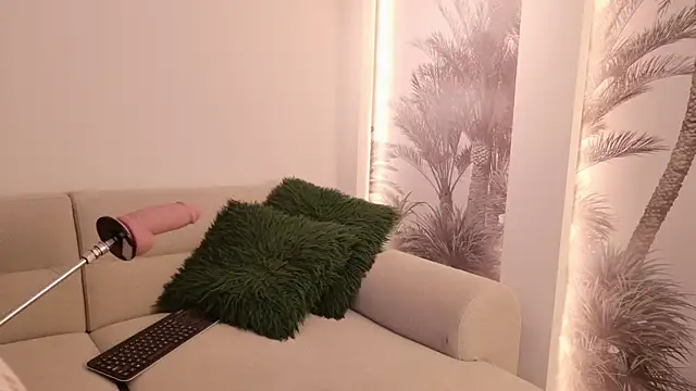 NatalieHeaveen online show from 12/05/25, 12:15