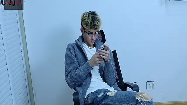 sexyboy-lele online show from 10/15/25, 12:02