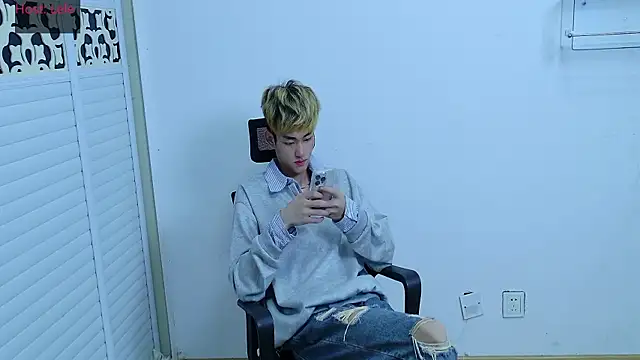 sexyboy-lele online show from 10/17/25, 12:51