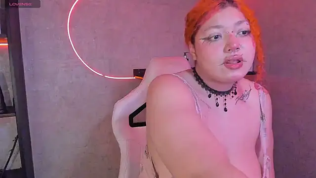 Snapshot of irisfeitan chatting on 11/17/25, 10:41 irisfeitan online show from 11/17/25, 10:41