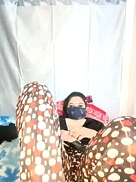 Snapshot of CUTE-567 chatting on 11/12/25, 10:52 CUTE-567 online show from 11/12/25, 10:52