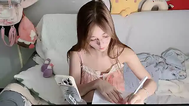 xiaoguaiss online show from 10/23/25, 05:50