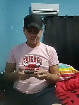 Snapshot of Aturo77 chatting on 11/18/25, 01:43 Aturo77 online show from 11/18/25, 01:43