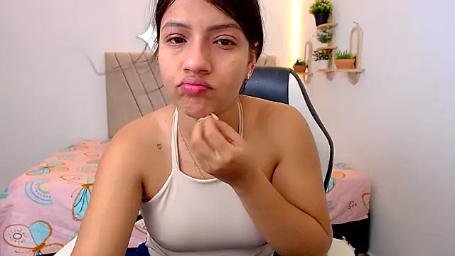 Snapshot of zara_cute chatting on 06/18/26, 12:21 zara cute online show from 06/18/26, 12:21