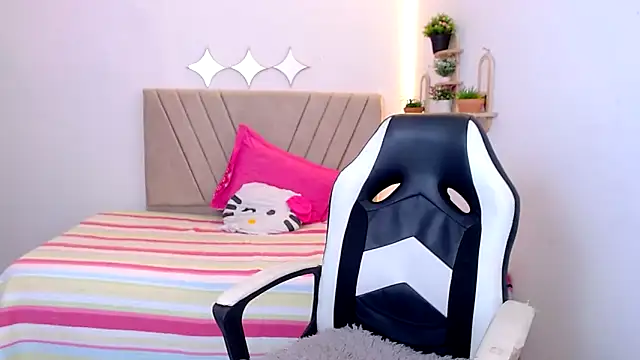 Snapshot of zara_cute chatting on 05/17/26, 12:16 zara cute online show from 05/17/26, 12:16