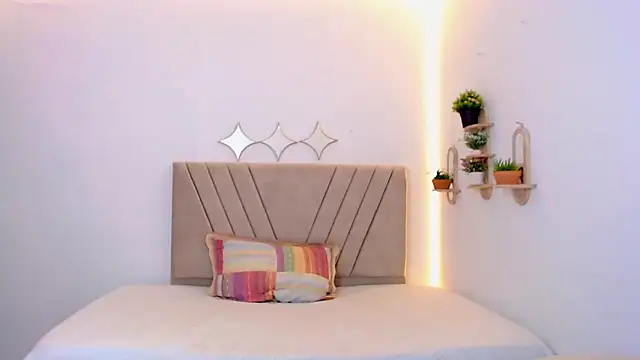 Snapshot of zara_cute chatting on 05/01/26, 12:21 zara cute online show from 05/01/26, 12:21