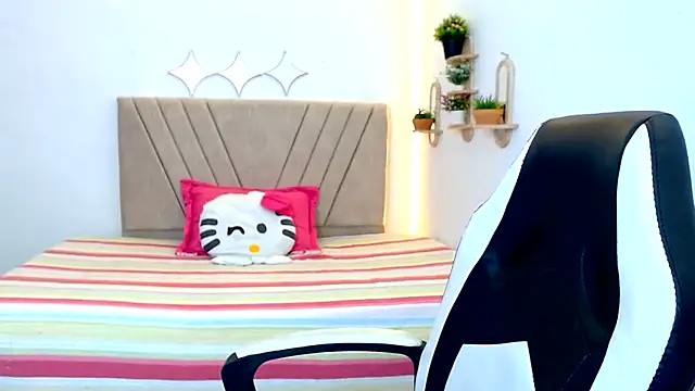 Snapshot of zara_cute chatting on 05/19/26, 12:12 zara cute online show from 05/19/26, 12:12