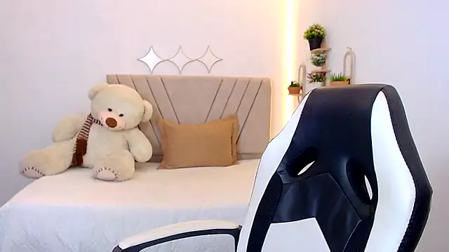 Snapshot of zara_cute chatting on 07/16/26, 12:24 zara cute online show from 07/16/26, 12:24