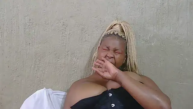 ZuriVixen online show from 10/18/25, 09:33