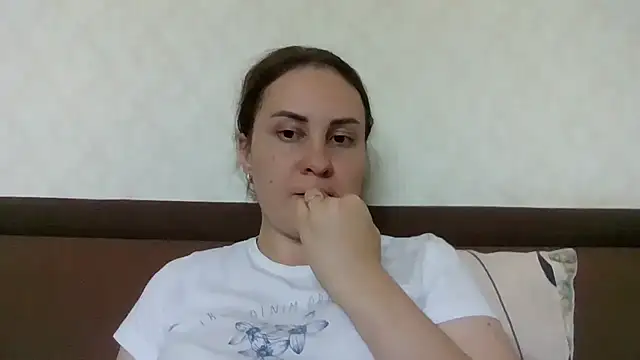 Snapshot of MeadowEyes chatting on 06/24/26, 11:53 MeadowEyes online show from 06/24/26, 11:53