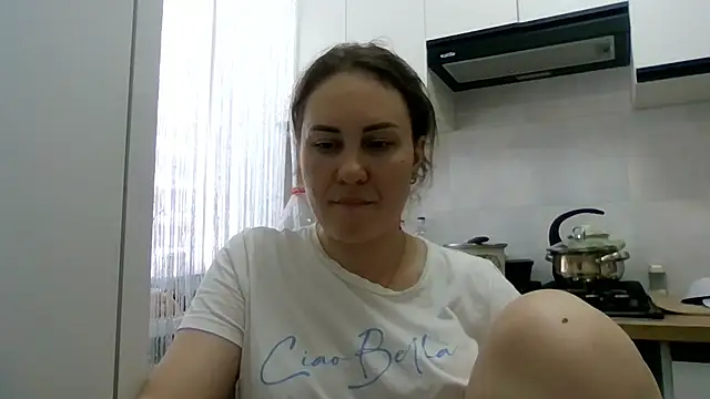 Snapshot of MeadowEyes chatting on 06/25/26, 12:43 MeadowEyes online show from 06/25/26, 12:43