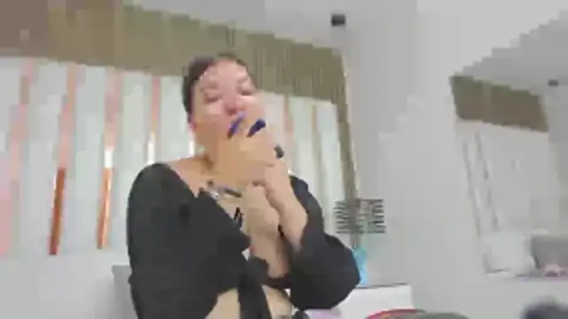 AmbarGills online show from 12/03/25, 01:10