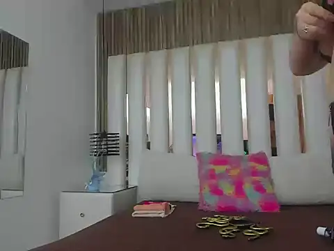 AmbarGills online show from 10/31/25, 01:52