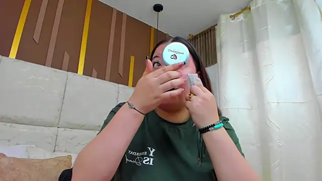 AmbarGills online show from 03/31/26, 01:13