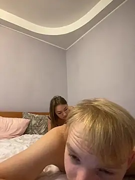 Snapshot of Dabi_002 chatting on 10/15/25, 10:40 Dabi 002 online show from 10/15/25, 10:40