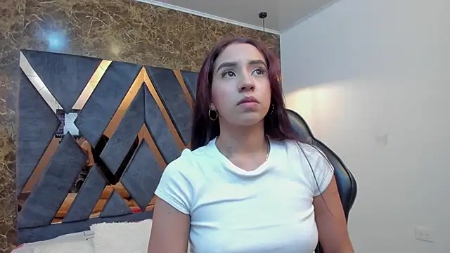 Snapshot of Vittoria_Conti_ chatting on 11/17/25, 05:28 Vittoria Conti online show from 11/17/25, 05:28