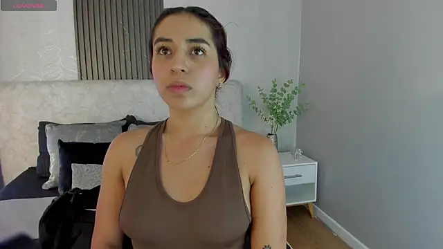 Vittoria Conti  online show from 06/11/26, 05:32