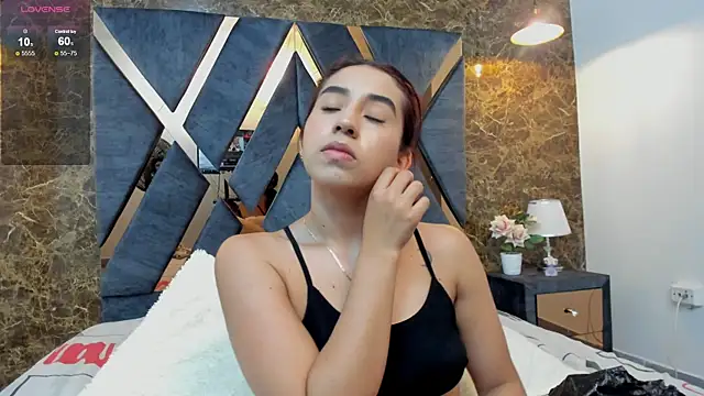 Snapshot of Vittoria_Conti_ chatting on 11/25/25, 05:24 Vittoria Conti online show from 11/25/25, 05:24