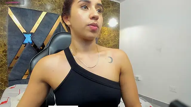 Snapshot of Vittoria_Conti_ chatting on 11/22/25, 04:17 Vittoria Conti online show from 11/22/25, 04:17