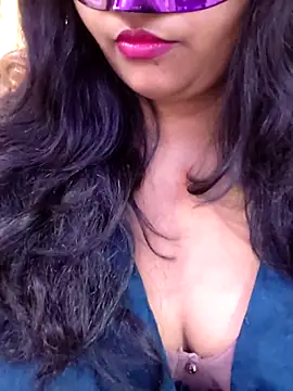 Snapshot of naina5 chatting on 10/16/25, 10:56 naina5 online show from 10/16/25, 10:56