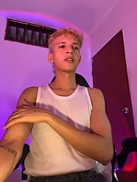 tylernova online show from 11/10/25, 04:28