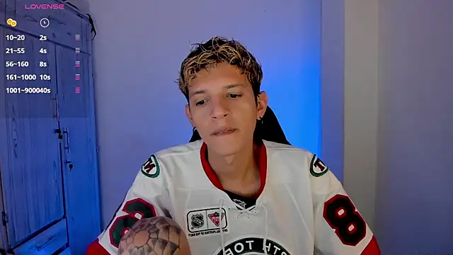 tylernova online show from 04/10/26, 03:13