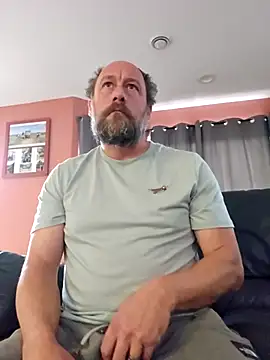 Snapshot of akstr8 chatting on 10/15/25, 06:38 akstr8 online show from 10/15/25, 06:38