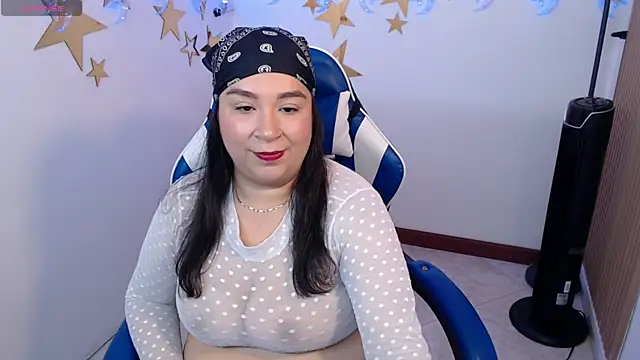 Snapshot of bella_sweet_01 chatting on 10/20/25, 12:27 bella sweet 01 online show from 10/20/25, 12:27