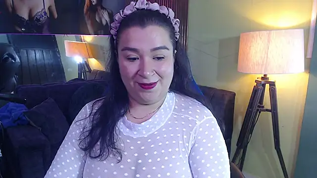 Snapshot of bella_sweet_01 chatting on 10/13/25, 12:07 bella sweet 01 online show from 10/13/25, 12:07