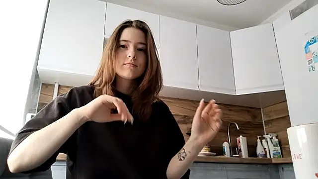 LUNA KLEIN online show from 10/09/25, 10:05