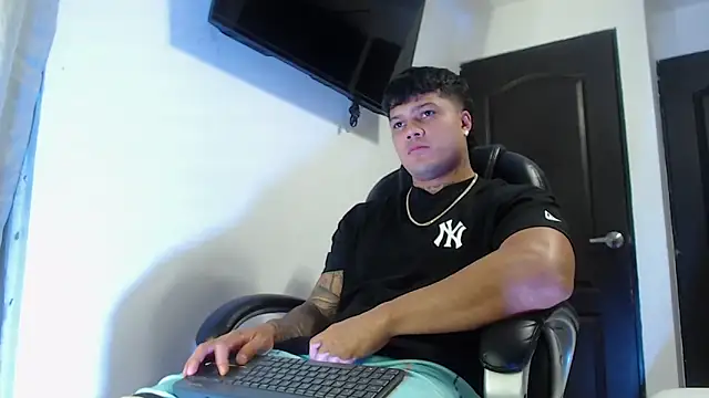 Boyhot 00 online show from 10/26/25, 03:40