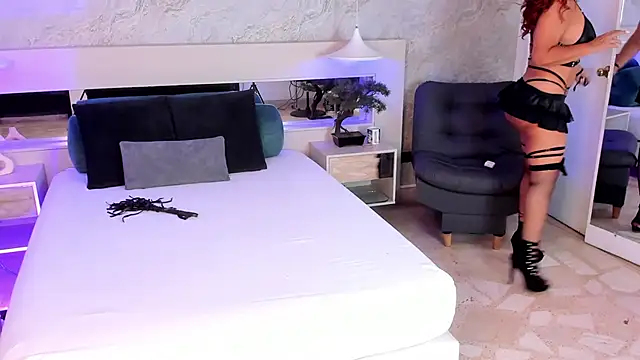 Snapshot of Natashaa-bluer chatting on 10/23/25, 01:32 Natashaa-bluer online show from 10/23/25, 01:32