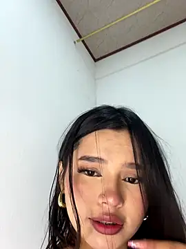 Snapshot of Violet_petite chatting on 10/14/25, 09:32 Violet petite online show from 10/14/25, 09:32