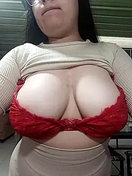 Snapshot of sofia_athome chatting on 04/04/26, 10:49 sofia athome online show from 04/04/26, 10:49