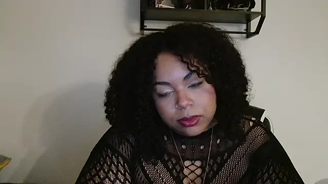 KalaniRose online show from 10/28/25, 06:12