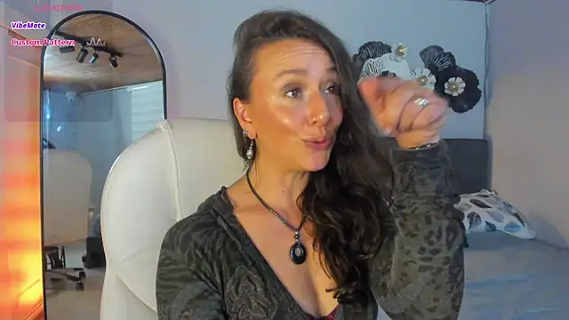 indigo wild  online show from 11/08/25, 11:19