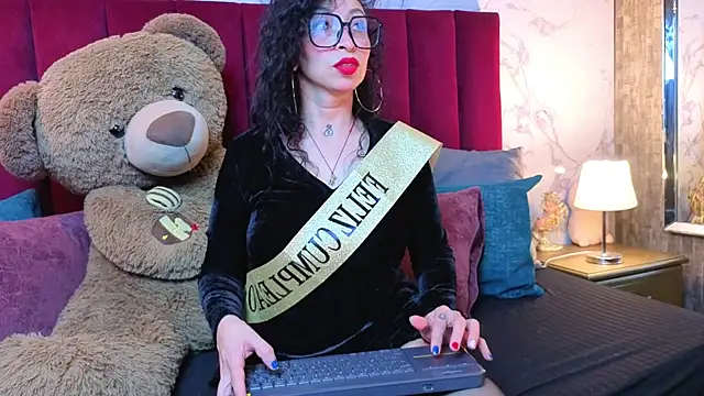 CHIARAJJONES online show from 06/04/26, 01:05