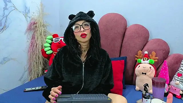 CHIARAJJONES online show from 11/18/25, 01:14