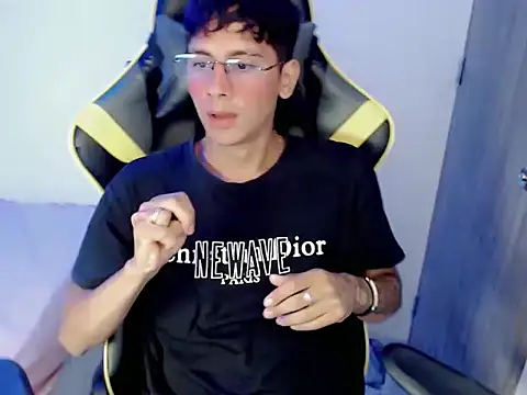 Snapshot of Nani_big chatting on 11/08/25, 03:48 Nani big online show from 11/08/25, 03:48