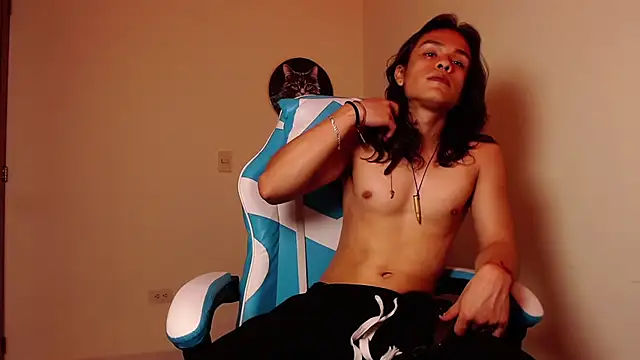 tom 1945 online show from 10/13/25, 03:41