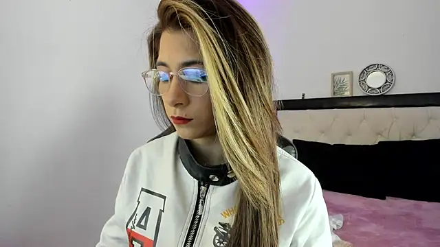 Sara Roades online show from 11/26/25, 07:47