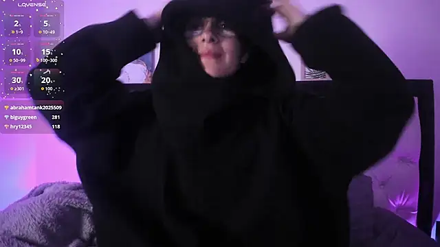 Sara Roades online show from 10/28/25, 11:14