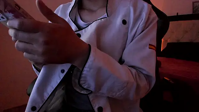 Sara Roades online show from 12/05/25, 05:22